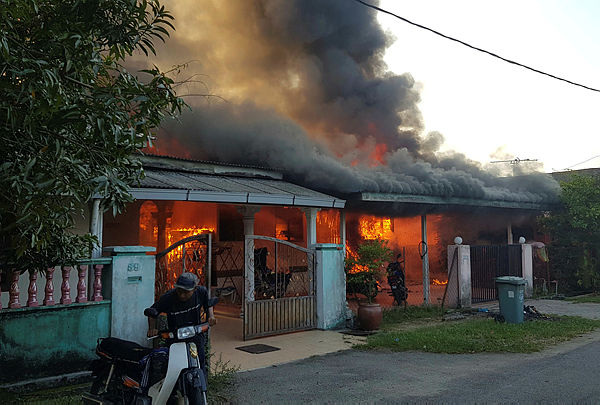 The burning house that sacrificed the lives of three family members namely Sharifah Azlina Syed Kassim, 37,and her two sons Muhamad Haikal Hakimi Hairol, 11, and Muhamad Adam Daniel, 7, earlier today.
