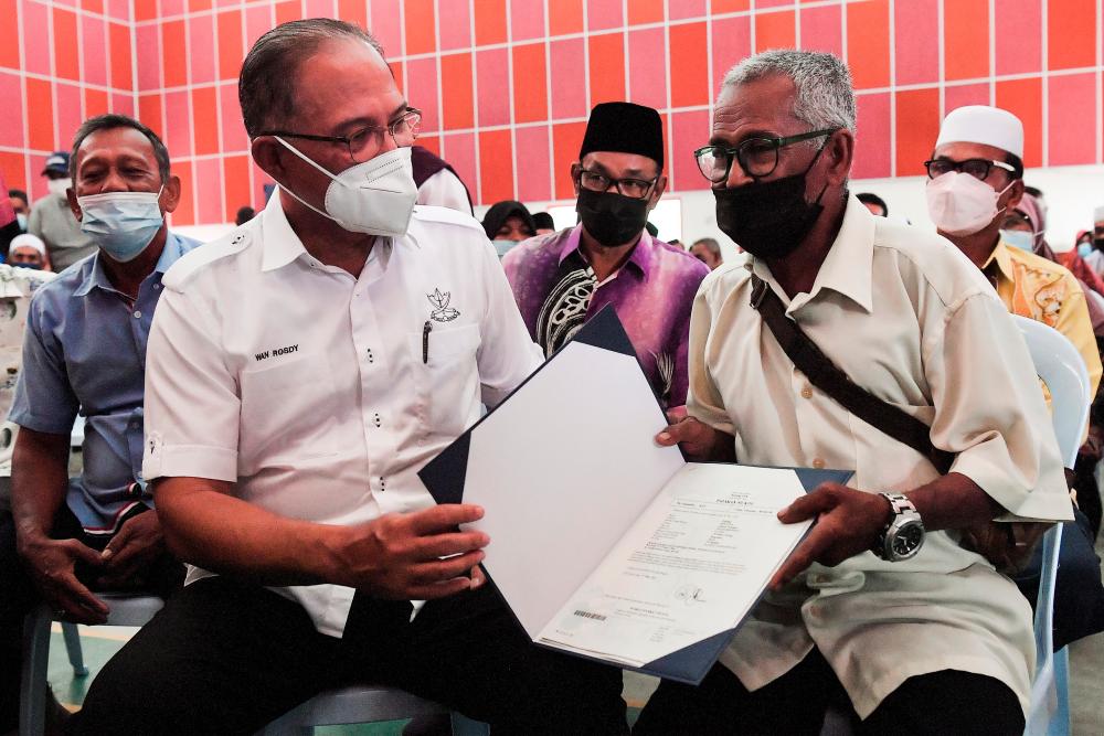 Kurang 10% peneroka Felda Pahang belum terima suratan hak milik tanah