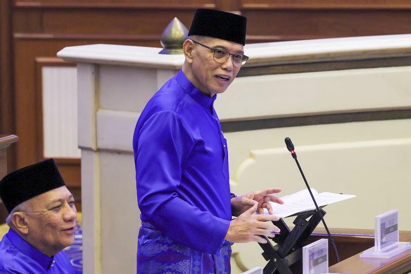 Menteri Besar Pahang, Datuk Seri Wan Rosdy Wan Ismail ketika membentangkan Belanjawan Pahang 2025 dengan tema 'Prestasi Dipertingkat, Kemakmuran Dipertahan' di Dewan Undangan Negeri (DUN) Pahang hari ini.- fotoBERNAMA