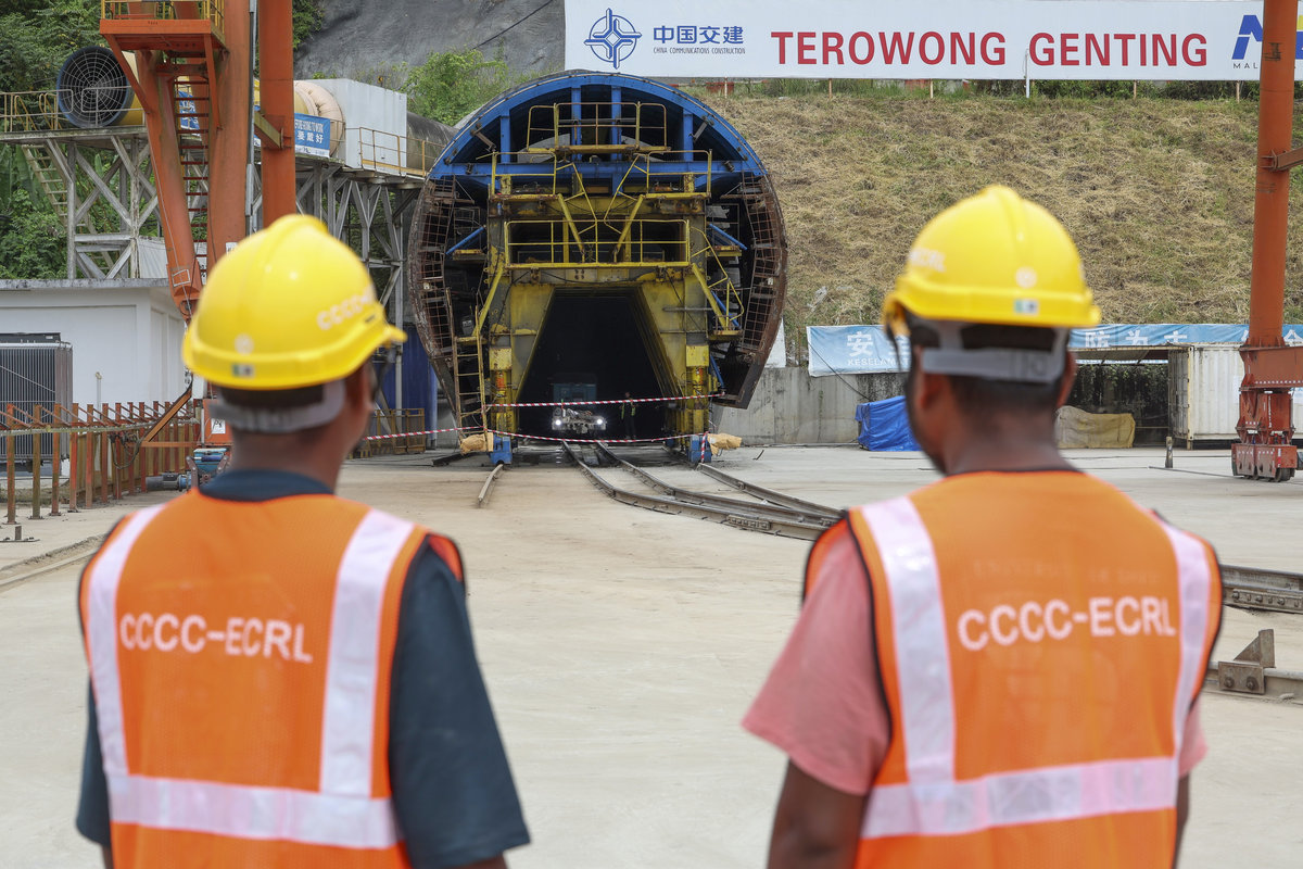The East Coast Rail Link (ECRL) Genting section achieved another major engineering milestone today with the completion of the breakthrough works on the Genting ECRL Tunnel, carried out 10.8 KM from the tunnel entrance. - BERNAMA