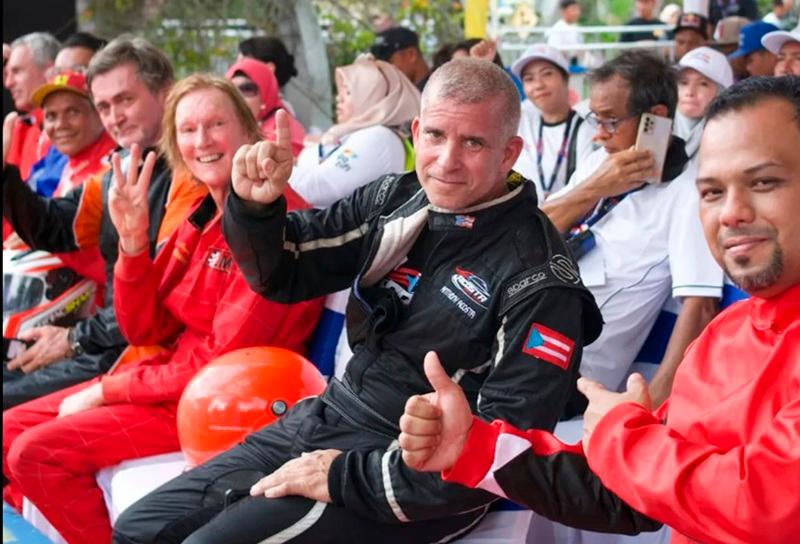 $!Some of the powerboat drivers before the start of the Royal Pahang F3000 Championship. - Pix credit: Platinum Charters Sdn Bhd