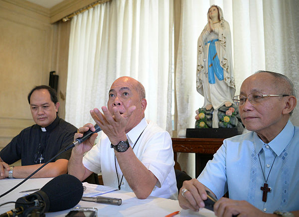 Catholic Archbishop of Davao, and president of Catholic Bishop’s Conference of the Philippines (CBCP), Romulo Valles (C) speaks while fellow bishops Pablo Virgilio David (L) of the archdiocese of Manila, and Antonio Ledesma of the archdiocese of Cagayan de Oro (R) listen during a press conference in Manila on Jan 28, 2019. — AFP