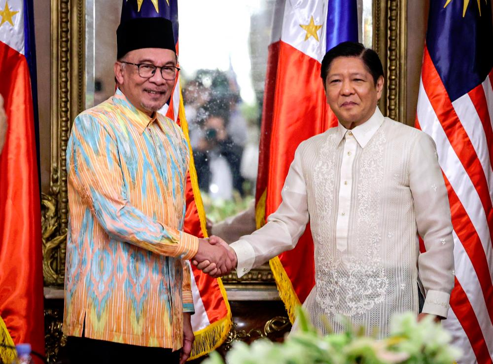 Prime Minister Datuk Seri Anwar Ibrahim (left), Philippine President Ferdinand Marcos Jr (right)./BERNAMAPIC