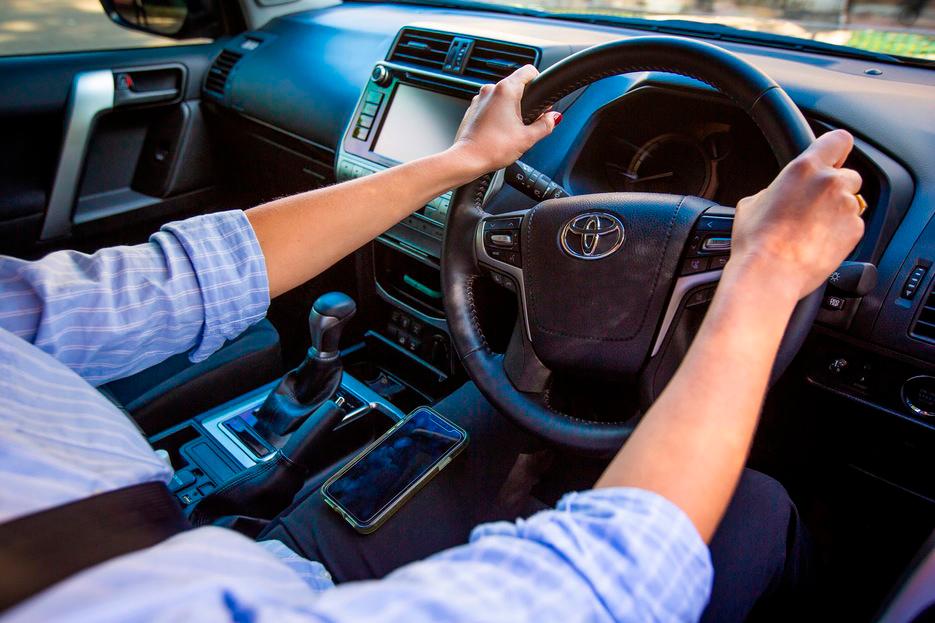 Phone On The Lap While Driving Will Get You In Trouble With The Cops