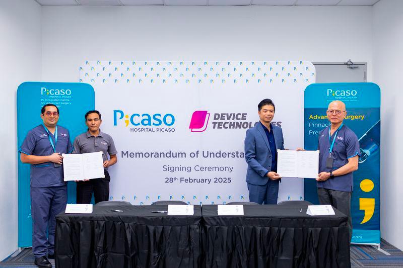 (From L to R) Dr Luqman Mazlan, Medical Director, Consultant General &amp; Colorectal Surgeon, Hospital Picaso; Ahmad Lutfi Abdul Rahman, General Manager, Hospital Picaso; Mr Joe Yew, Country Manager of Malaysia, Device Technologies and Dato’ Dr Loh Chit Sin, Consultant Urologist, Hospital Picaso, formalised the MoU signing between Hospital Picaso and Device Technologies.