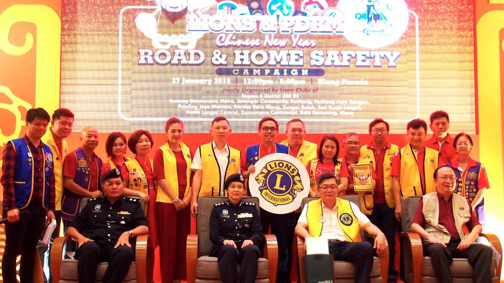 Road and Home Safety campaign organised by 13 Lions Clubs from Selangor and PDRM North Klang District at Klang Parade before this coming Chinese New Year.