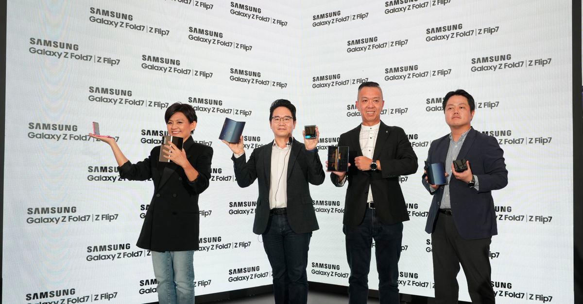 Elaine Soh, Chief Marketing Officer of Samsung Malaysia Electronics, Charles Kim, President of Samsung Malaysia Electronics, Matthew Ng, Head of Mobile eXperience Business of Samsung Malaysia Electronics, and Kevin Kim, Business Director, Mobile eXperience Business of Samsung Malaysia Electronics featuring the new Samsung Galaxy Z Fold7, Galaxy Z Flip7 and the Galaxy Watch8 at the Galaxy Unfolds Roadshow.