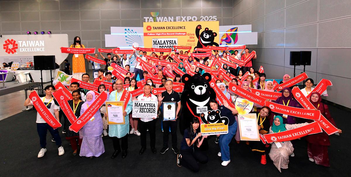 - The feat has earned it a spot in the Malaysian Book of Records under the title Most High-Fives in One Minute By A Costume Mascot. Brian Lee, Executive Director, Strategic Marketing Department of Taiwan External Trade Development Council (front row, sixth from left) in a group photo with participants after the event.