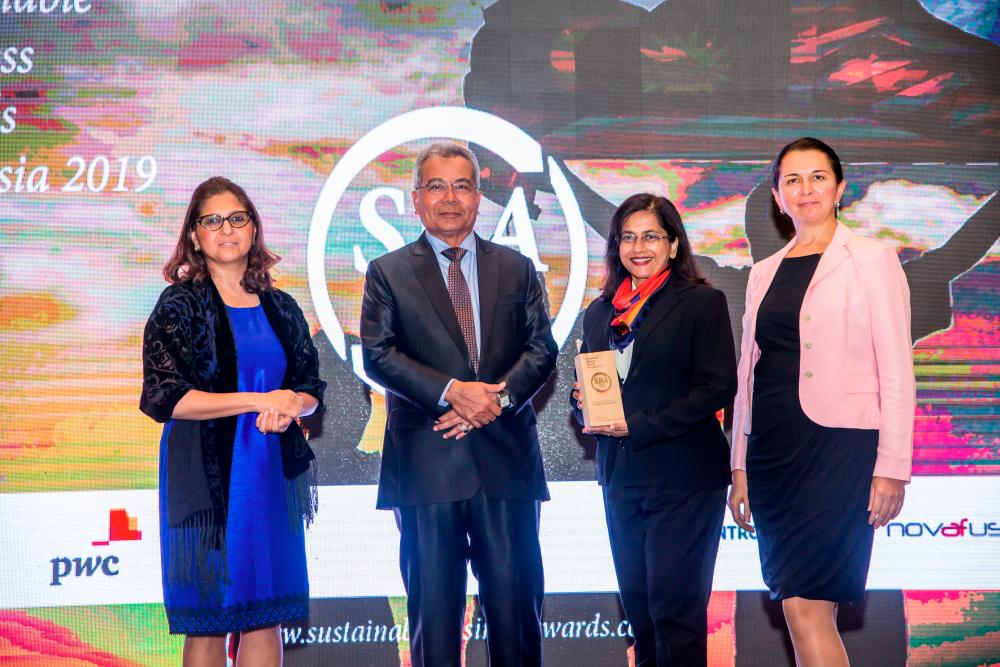 (from left) Global Initiatives chief operating officer Shefali Chaddar, Entrepreneur Development Minister Datuk Seri Mohd Redzuan Md Yusof, Renuka and Heineken Malaysia supply chain director Salima Bekoeva at the Sustainable Business Awards 2019.