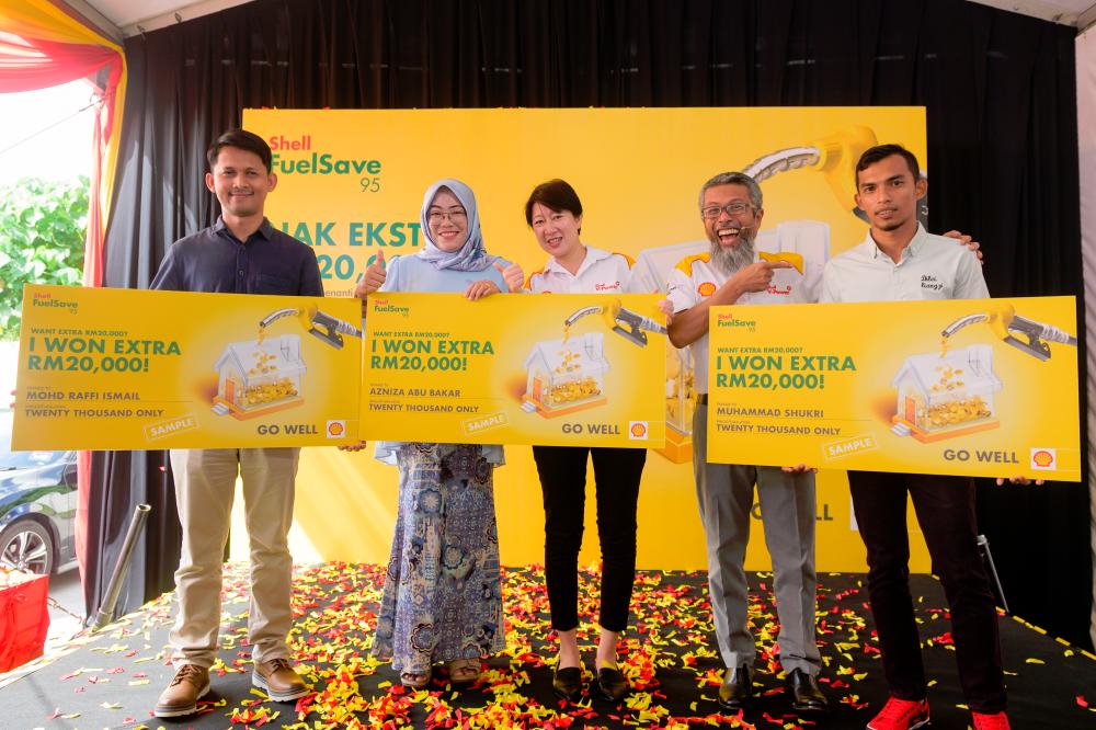 From left: Mohd Raffi, Azniza, Shell Malaysia head of retail marketing Chung Ai Kee, Shairan and Muhd Shukri.