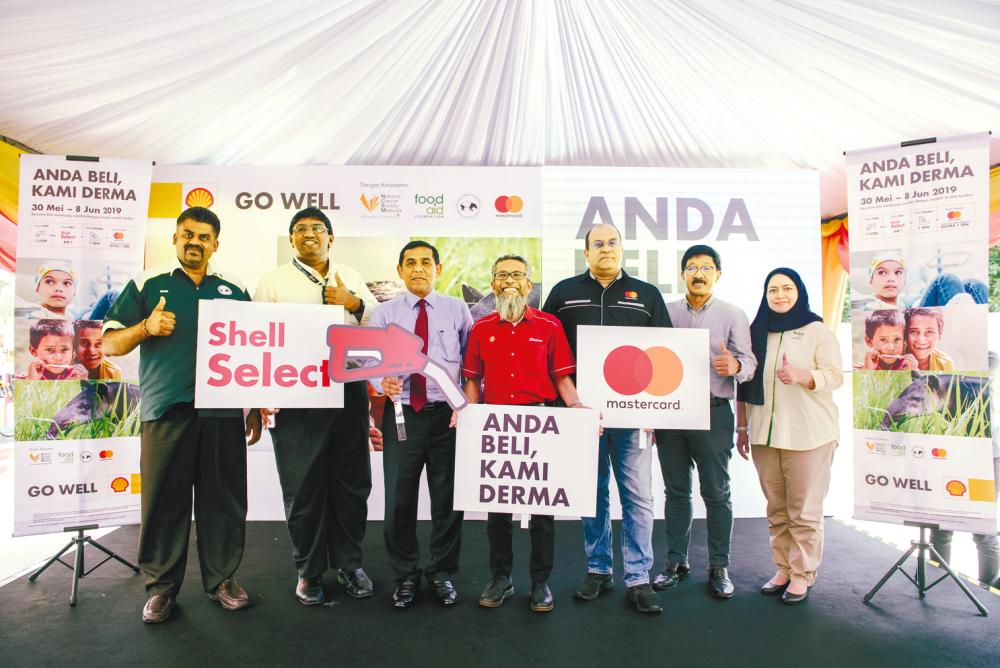 From left: MNS executive director IS Shanmugaraj, NCSM medical director Dr M. Murallitharan, Ministry of Domestic Trade and Consumer Affairs secretary-general Datuk Muez Abd, Shairan, Mastercard vice-president and head of market development Devesh Kuwadekar, Food Aid Foundation founder Rick Chee and operations director Hayati Ismail launching the campaign.