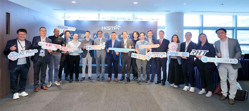 A group photo among Mr Eric Or, Acting Chief Corporate Development Officer of HKSTP (eighth from left) and HKSTP Elite Programme portfolio company representatives.