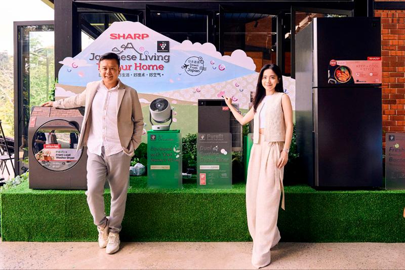 $!Local celebrity and Sharp product ambassador Emily Chan (right) and Sharp Electronics Malaysia managing director Ting Yang Chung during the special “Japanese Living To Your Home” event.