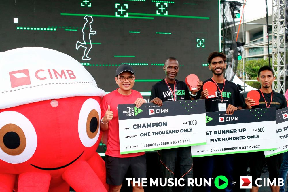 $!The 5KM Timed Run men’s podium finishers. Winner, James Munyi Maregu, received his prize from (left) CIMB Group CFO, Khairul Rifaie. – Photo courtesy of The Music Run