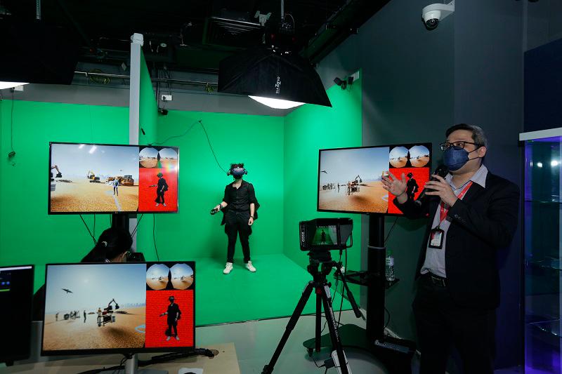 Lim Jia Sheng, Taylor’s University third-year Bachelor of Design (Honours) in Creative Media student currently undergoing his work-based learning experience at VORTEX XR Lab conducting a virtual site visit and inspection. $!Lim Jia Sheng, Taylor’s University third-year Bachelor of Design (Honours) in Creative Media student currently undergoing his work-based learning experience at VORTEX XR Lab conducting a virtual site visit and inspection.