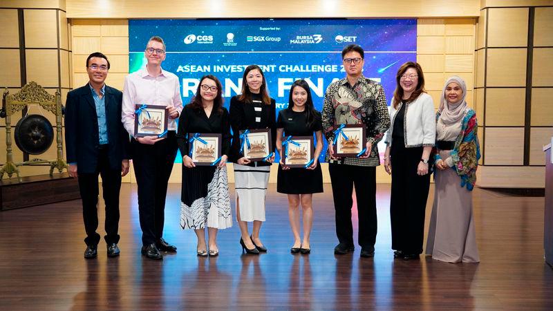 $!The judges comprised of (from left) Lee, James McKeone from Nasdaq, Nareerat Santhayati from Thailand’s stock exchange, Law Mei Chi from Bursa Malaysia, Emelia Tan Wan Yi from Singapore Exchange, Rony Suniyanto Djojomartono from Indonesia stock exchange, Fong and Azizah.