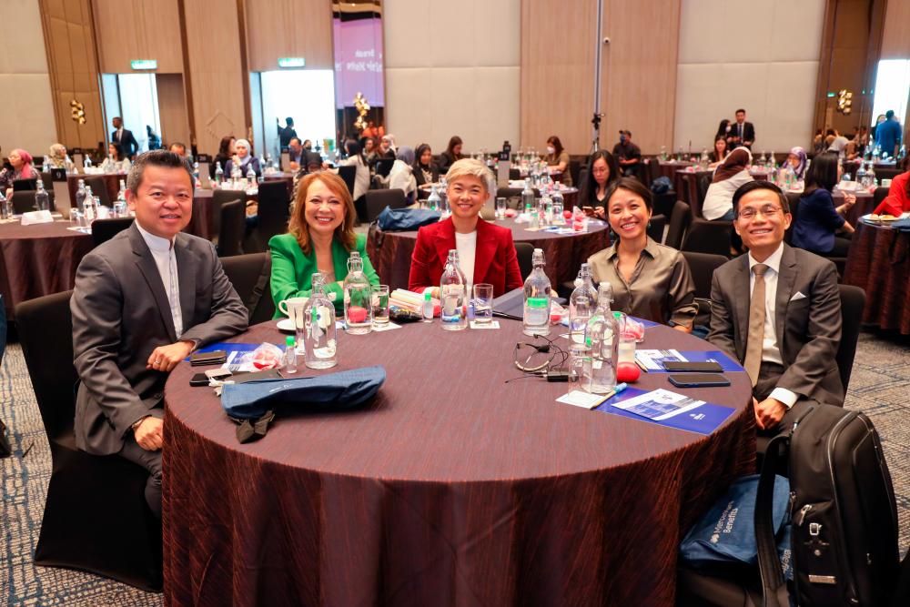 From left: Great Eastern Life EVP and head of group insurance Leslie Chow, Axiata Group chief people officer Norlida Azmi, Collar, Nestle regional benefits manager centre of competence for Asia, Oceania and Africa Milin Tho and Ho at the MMB Client Forum 2022.