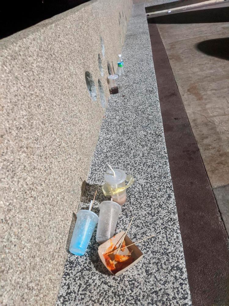 The mess left behind by irresponsible visitors. – Facebook/@viralperak.official $!The mess left behind by irresponsible visitors. – Facebook/@viralperak.official
