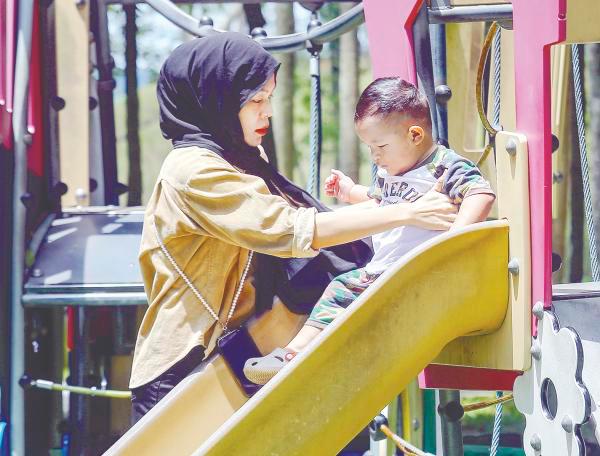 Rohaiza attributed the declining fertility rates among women to their better education and career options. – AMIRUL SYAFIQ/THESUN