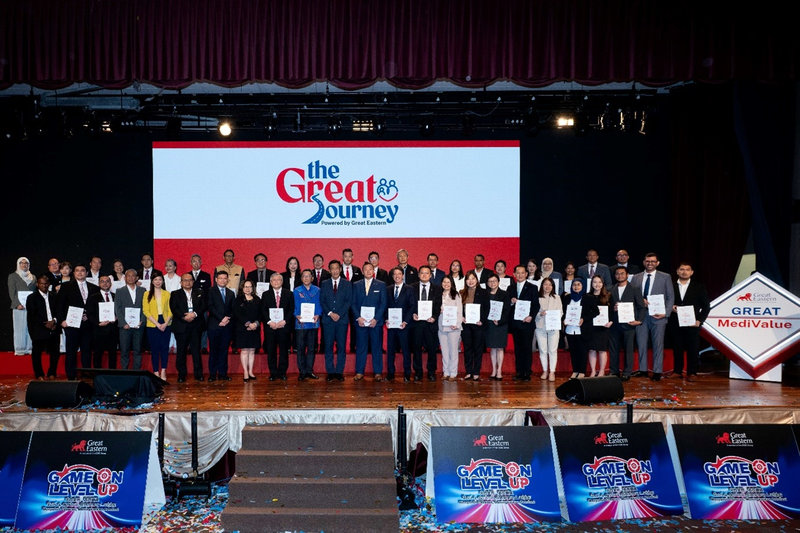 $!GELM CEO, Dato Koh Yaw Hui with the Senior Management team from hospitals and clinics, namely Sunway Healthcare Group, IHH Healthcare Malaysia, KPJ Healthcare, Asia OneHealthcare, CareClinics Healthcare Services, Qualitas Medical Group, Poliklinik Dr. Azhar Dan Rakan-Rakan, PMG Medical Clinic.