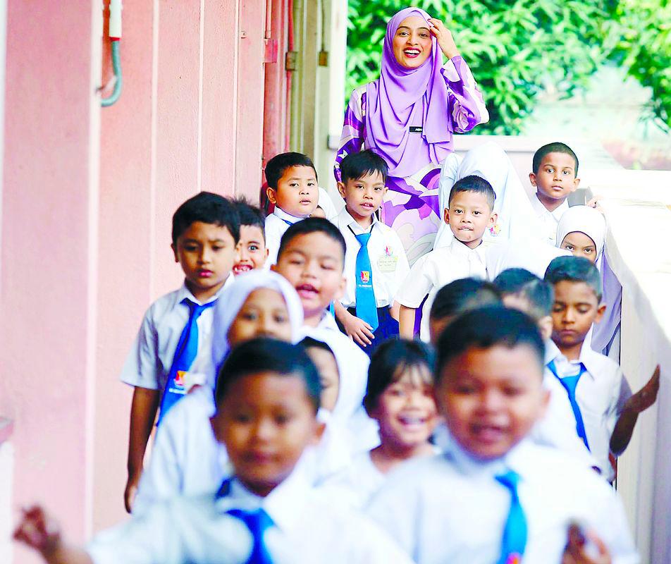 Teachers must conduct themselves properly and know the rules and ethics of the teaching profession, say educators. – SYED AZAHAR SYED OSMAN/THESUN