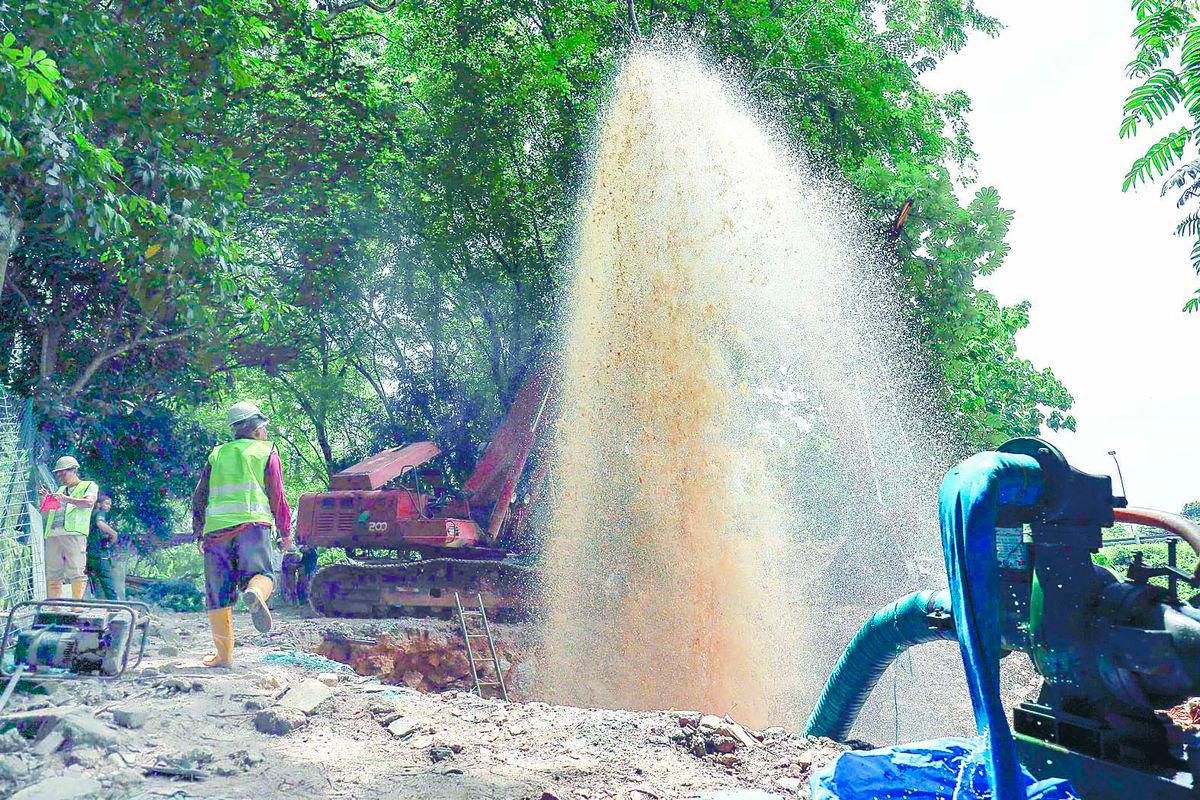 Adam Saffian said despite ongoing NRW challenges, with capital investment for physical and commercial loss reduction alone reaching RM450 million annually, Air Selangor continues to see positive developments. – ADIB RAWI YAHYA/THESUN