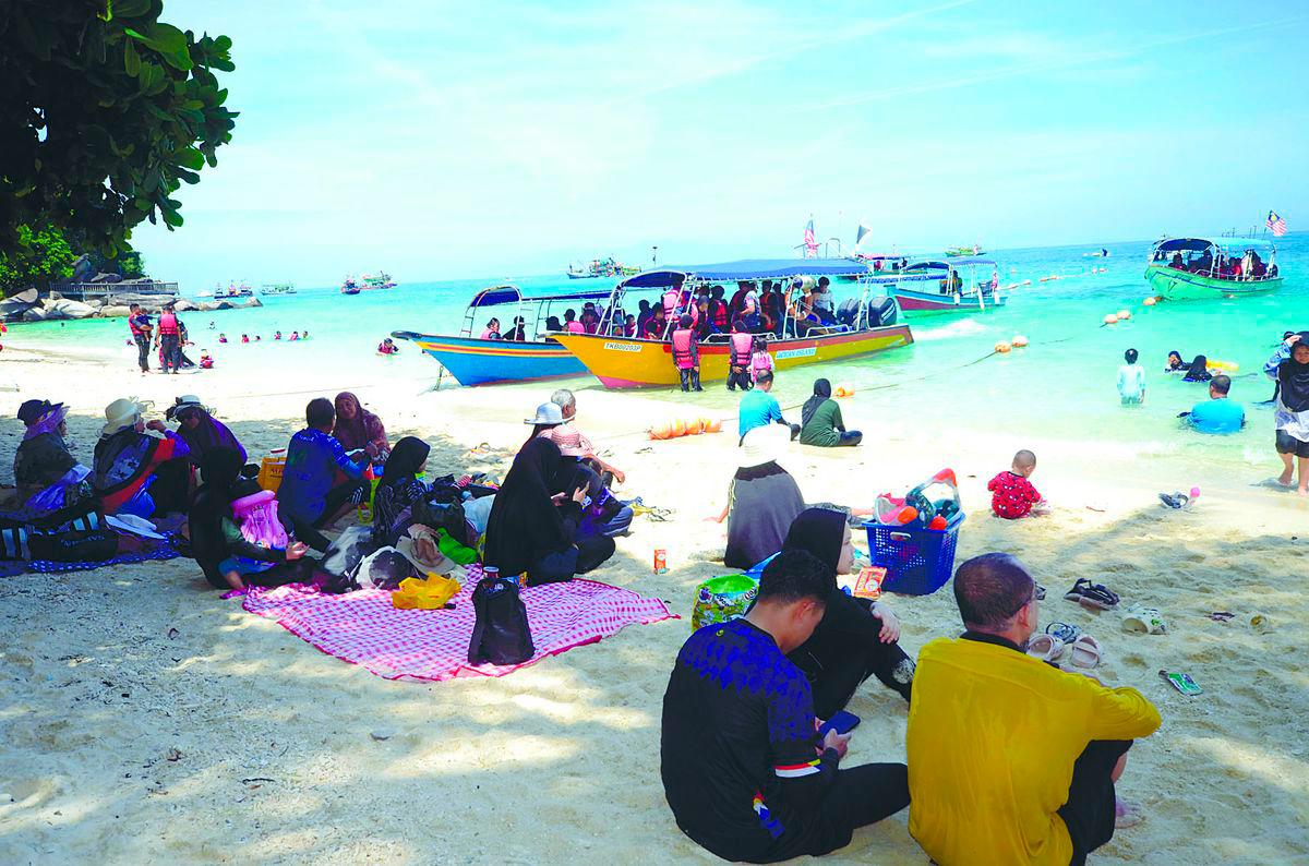While our nation offers incredible experiences across land, sea and even air, the drive for fun can sometimes lead to bypassed safety protocols.– BERNAMAPIC