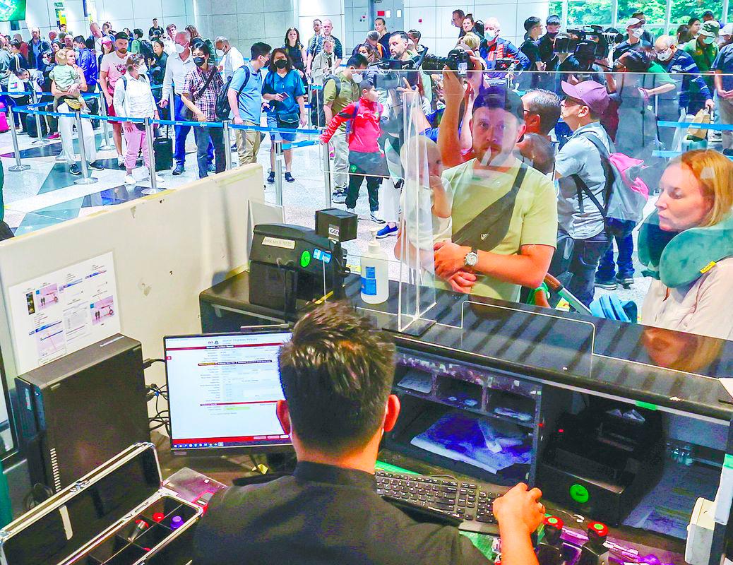 Zakaria reaffirmed the department’s zero-tolerance stance on corruption, pledging firm disciplinary action against any staff involved, regardless of rank. – ADIB RAWI YAHYA/THESUN