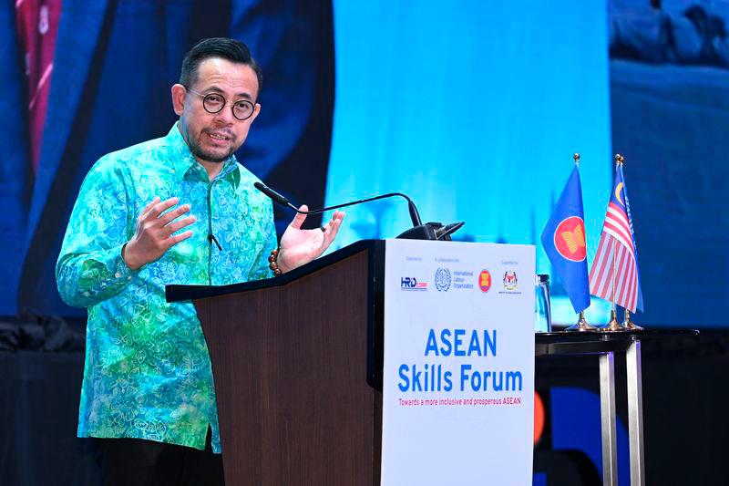 YB Steven Sim Chee Keong, Minister of Human Resources, delivering his speech at the ASEAN Skills Forum 2024.