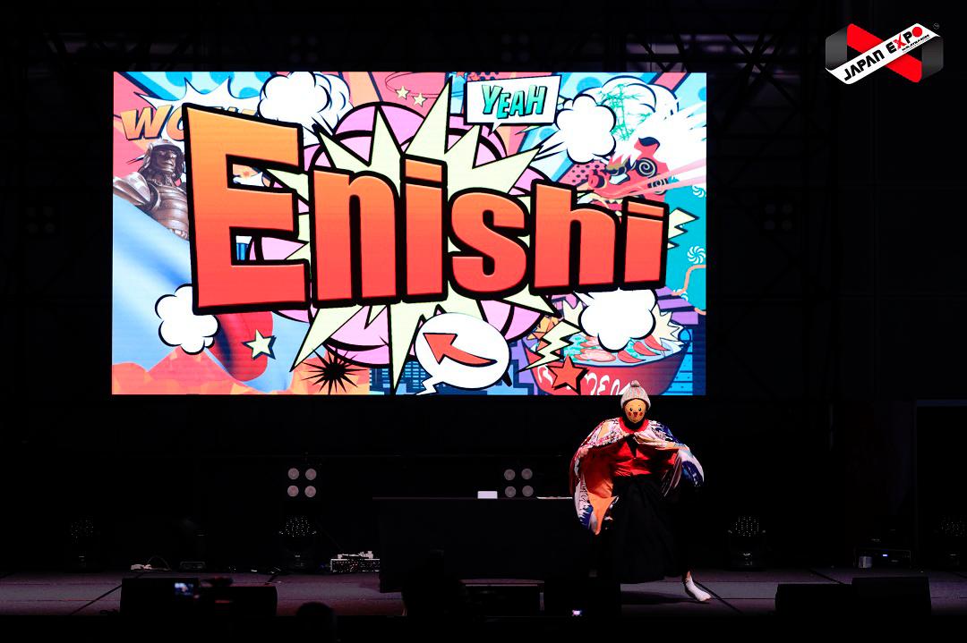 Enishi mesmerising the audience with traditional face-changing act. $!Enishi mesmerising the audience with traditional face-changing act.