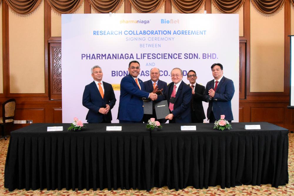 From left: Pharmaniaga chief of scientific officer Dr Badarulhisam Abd Rahman, Zulkarnain, chairman Datuk Seri Zainal Abidin Mohd Rafique, Vitoon, BioNet associate production director Mukesh Chauhan and CEO Dr Hong Thai Pham, during the RCA document exchange ceremony.