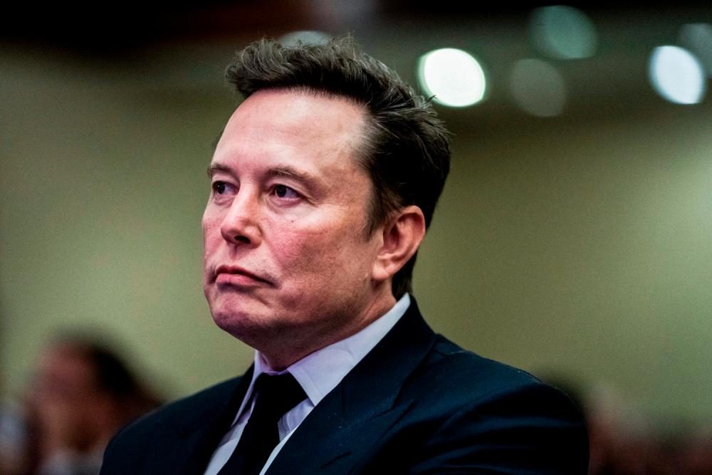 Tesla investor calls for Elon Musk to step down