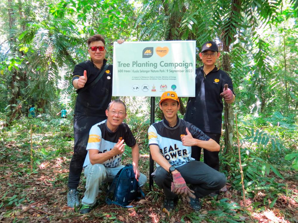 $!Magnum 4D Berhad executive vice-president and group chief operating officer Chong Fhui (top left), Chan (top right), executive vice-president and group chief financial officer Lum Fook Seng (bottom left) and Upatkoon (bottom right).