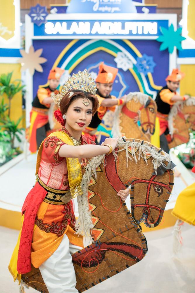 $!Kuda Kepang performance by Sanggar Budaya.