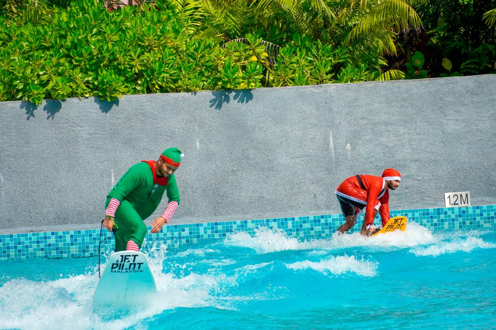 ‘Santa’s Ho-Ho-Holidays’ at SplashMania Waterpark $!‘Santa’s Ho-Ho-Holidays’ at SplashMania Waterpark