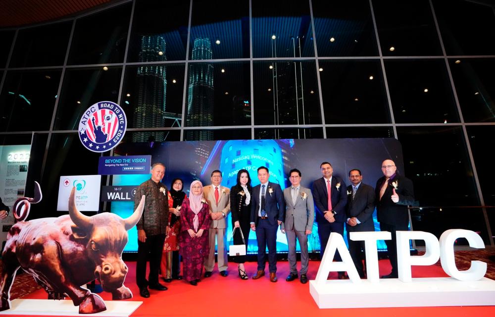 1 pix - From left: Datuk Dr IR Khairol Anuar, Datin Saidatul Badru Tun Said, Puan Seri Datin Noraini Mohd, Tan Sri Johari Abdul, Datin Seri Dr Yvonne Teng, How, ATPC corporate advisor Professor Dr MD Nasir Ibrahim, Hiren Krishnani, Nasdaq Asean investor relations and IPO director Datuk Rohaizi, ATPC executive director Dr Fernando Cortizo