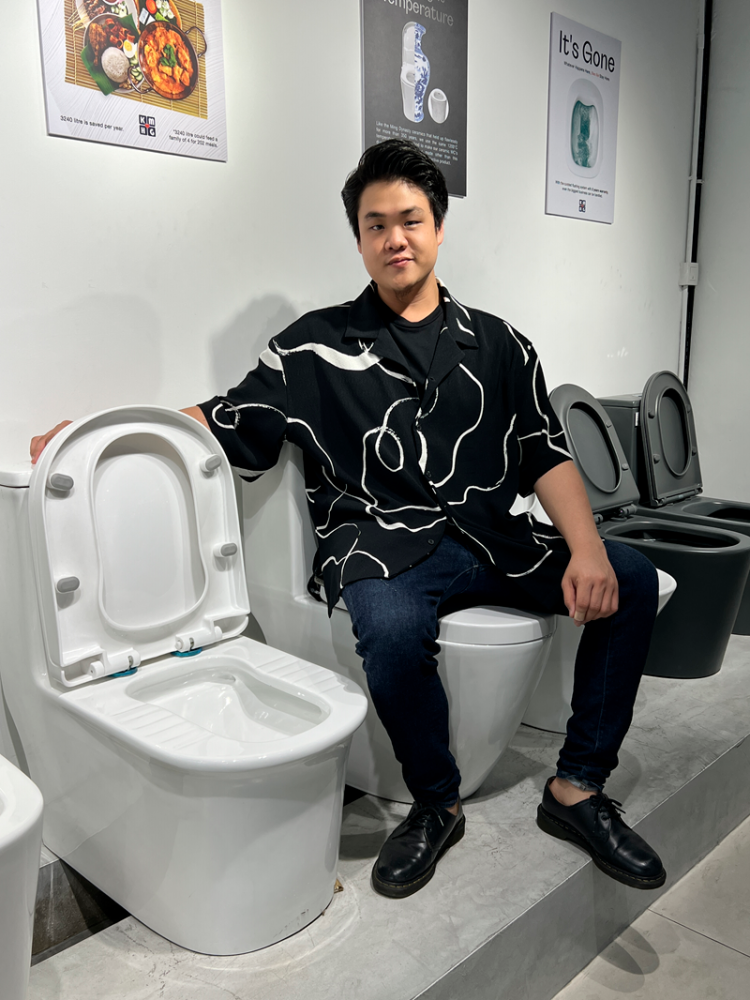 $!To learn more about (good) toilets, follow Wong on TikTok: https://www.tiktok.com/@jambanking_jk