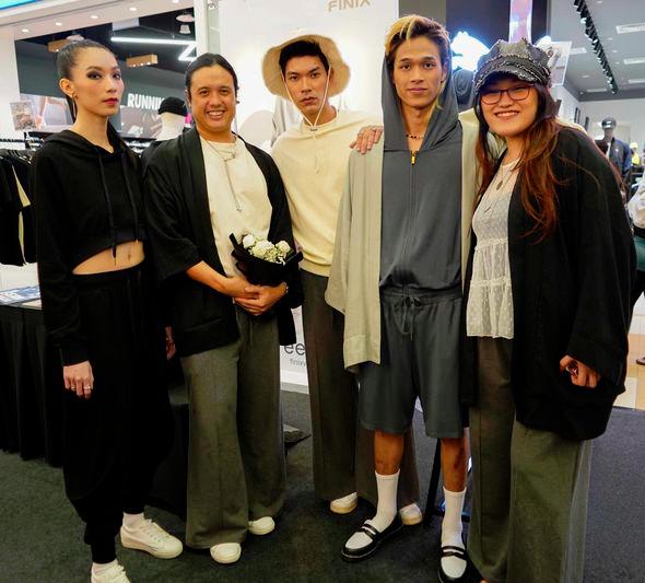 $!Leonard Cheong (2nd from left) featuring Finix was among the Southeast Asian designers AEON collaborated with for the AFP.