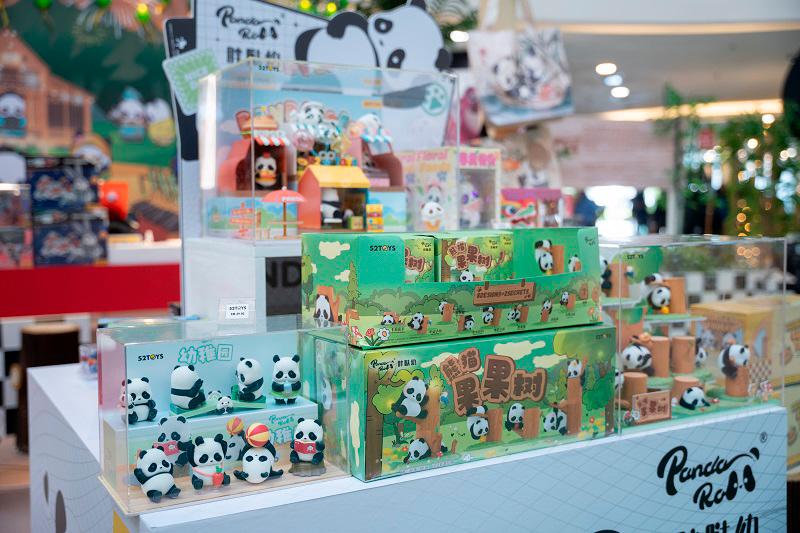 $!An array of redemption gifts awaits patrons – from exclusive Panda Roll Raya packets to limited edition Panda Roll figurines, exclusive Panda Raya tiffin carriers, hamper sets and more.