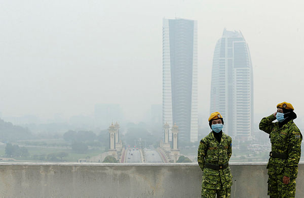 A view of the haze in Kuala Lumpur today. — Bernama