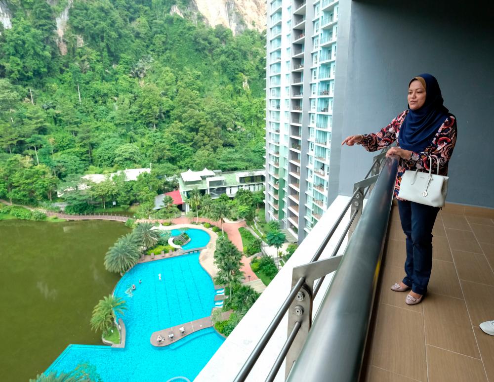 Perak State Housing, Local Government and Tourism Committee chairman Datuk Nolee Ashilin Mohd Radzi sees the view from the hotel balcony after opening the ‘Green State’ silver promotion ceremony at The Haven Resort yesterday. - Bernama