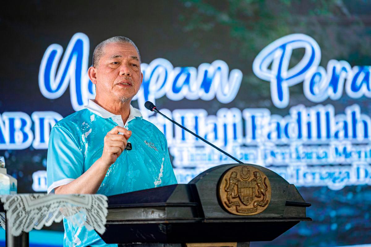 Deputy Prime Minister and also Minister of Energy Transition and Water Transformation, Datuk Seri Fadillah Yusof, delivering a speech at the launch of the 2025 National-level World Rivers Day Celebration at Sungai Batu Tegoh today. – BERNAMA