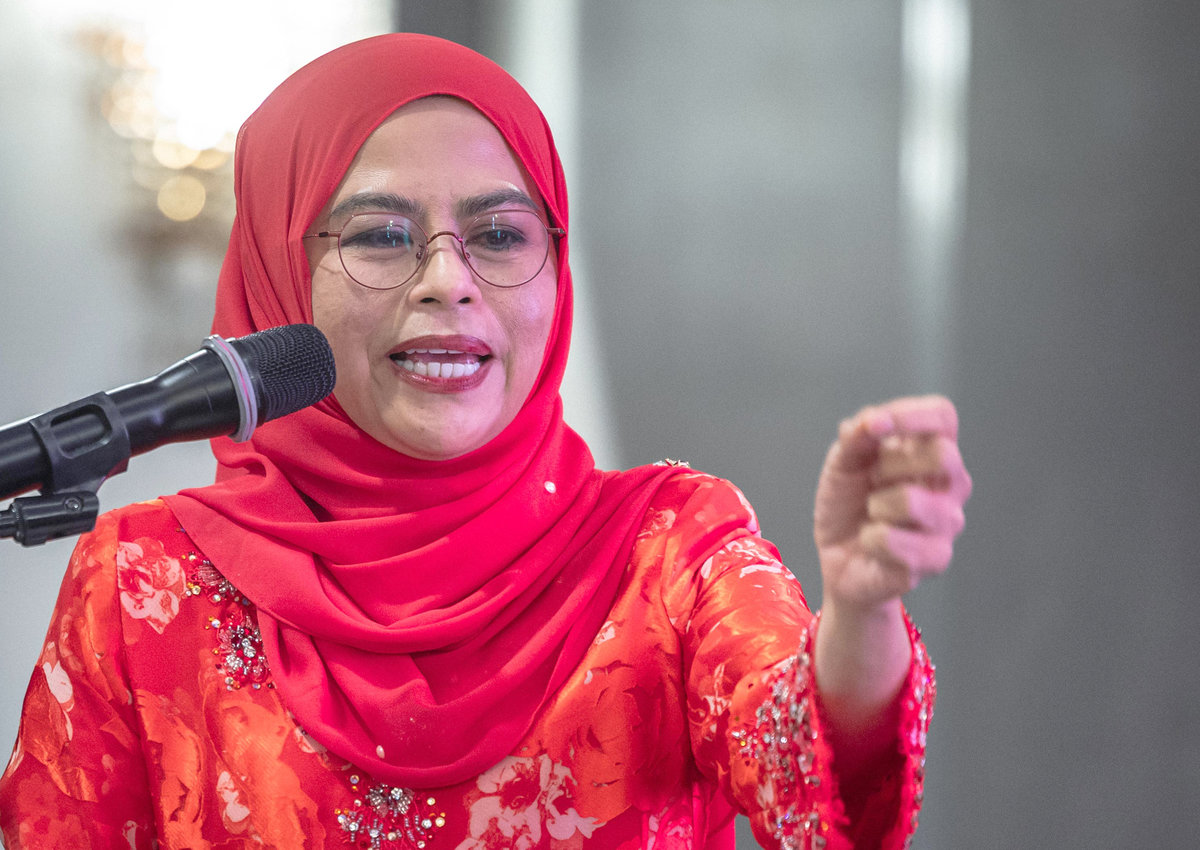UMNO Women’s Chief, Datuk Seri Dr Noraini Ahmad, delivered a speech during the UMNO Taiping Division Delegates’ Meeting today. - BERNAMA