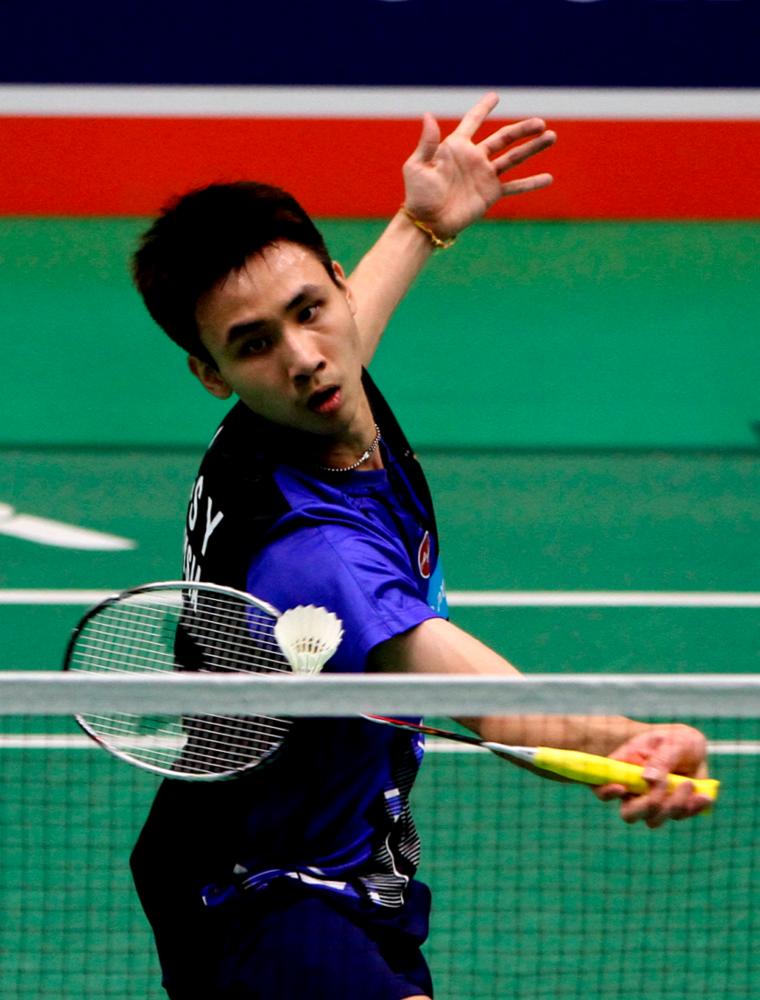 Lee Shun Yang finishes the men’s singles badminton final in the Celcom Axiata national under-21 badminton championships at Arena Badminton Ipoh today. - Bernama