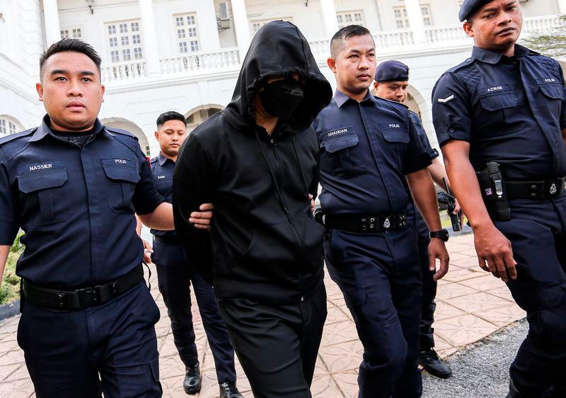 The accused, Mohd Nazri Abdul Razak (middle) - BERNAMApix