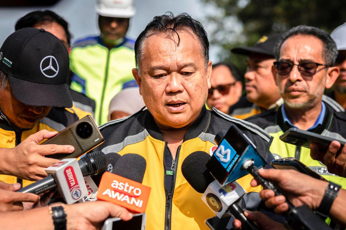 Works Minister Datuk Seri Alexander Nanta Linggi - Photo by BERNAMA