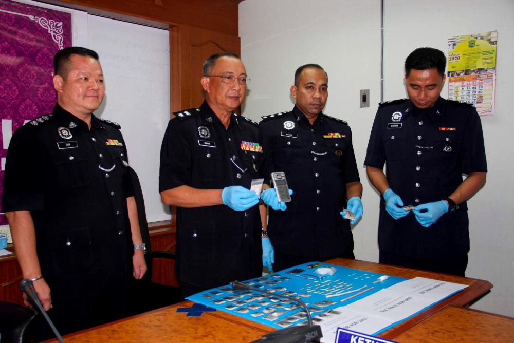 Kerian district police chief Supt Omar Bakhtiar Yaacob (2nd from L) along with district criminal investigations chief ASP Tan Bok Hua and ASP Shahril Md Isa (2nd from R) display drugs seized in three raids around Kuala Kurau, in Ops Tapis, on June 24, at a press conference at the Kerian police headquarters today. - Bernama