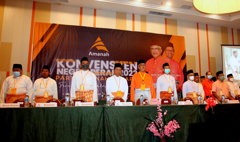 IPOH, July 3 - Parti Amanah Negara (Amanah) vice -president Datuk Mahfuz Omar (fifth, left) officiated the Perak State Trust Convention 2022 today. BERNAMAPIX
