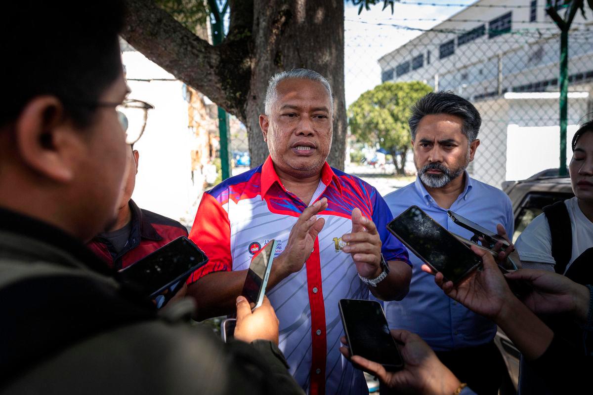 Naib Canselor UPSI, Prof. Datuk Dr. Md Amin Md Taff menjawab pertanyaan media selepas hadir bagi meninjau perkembangan nahas yang melibatkan pelajar UPSI di pekarangan Jabatan Forensik Hospital Raja Permaisuri Bainun hari ini-fotoBERNAMA