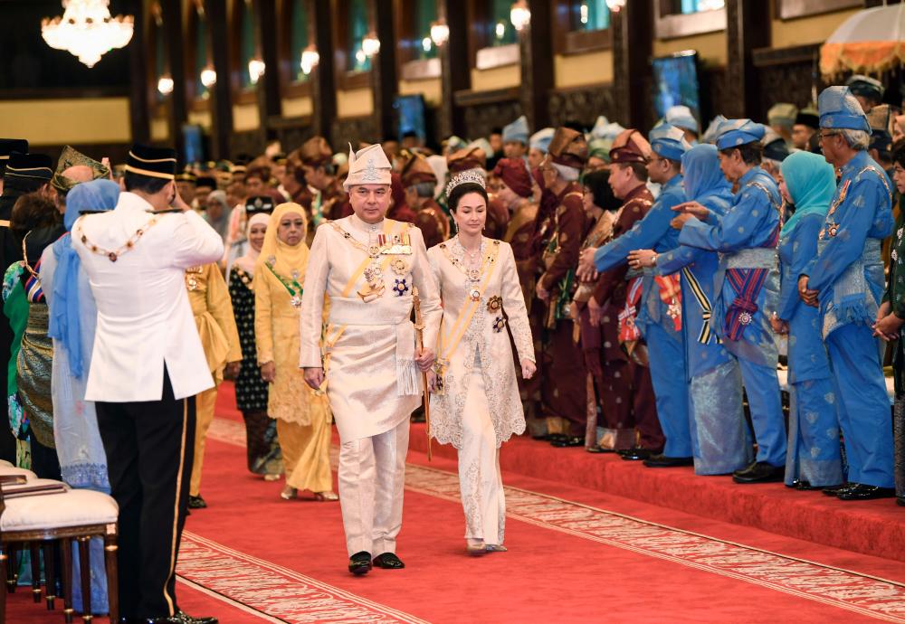 Sultan of Perak Sultan Nazrin Shah and Raja Permaisuri of Perak Tuanku Zara Salim arrived at Istana Iskandariah today. - Bernama